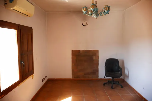 MASIA VALLADA CON PISCINA, ZONA PARA CABALLOS Y MAS DE 2 HECTAREAS DE TERRENO — 22