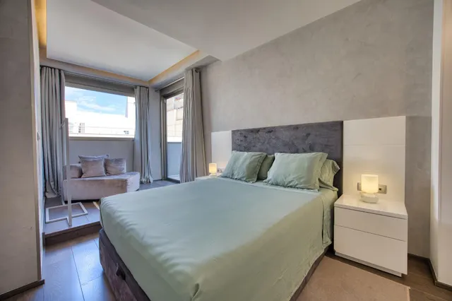 Ático con gran terraza y solárium privado en el corazón de Alicante — 30