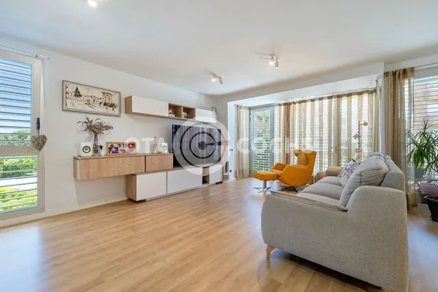 ESPECTACULAR PISO CON PISCINA COMUNITARIA - foto 3