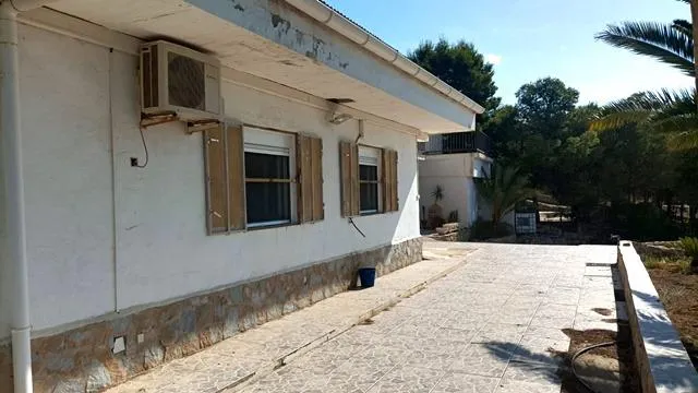 AMPLIO CHALET CON PARCELA EN SAN VICENTE — 30