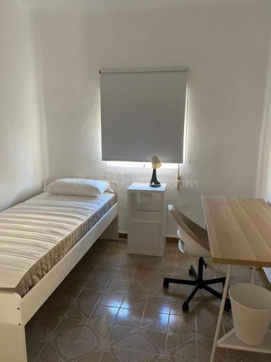 Piso para estudiantes en La Chana (Calle Sagrada Familia) – 4 habitaciones exteriores, aire acondicionado y muy luminoso (REF: DLR 870) — 18