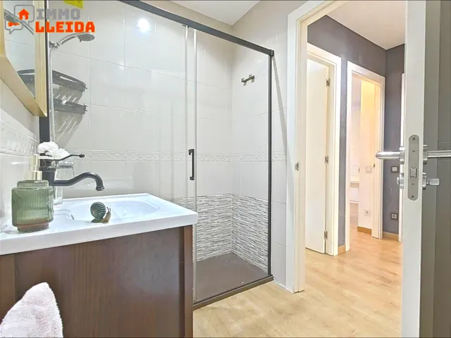 Piso con terraza y garaje en Cerdanyola del Vallès — 25