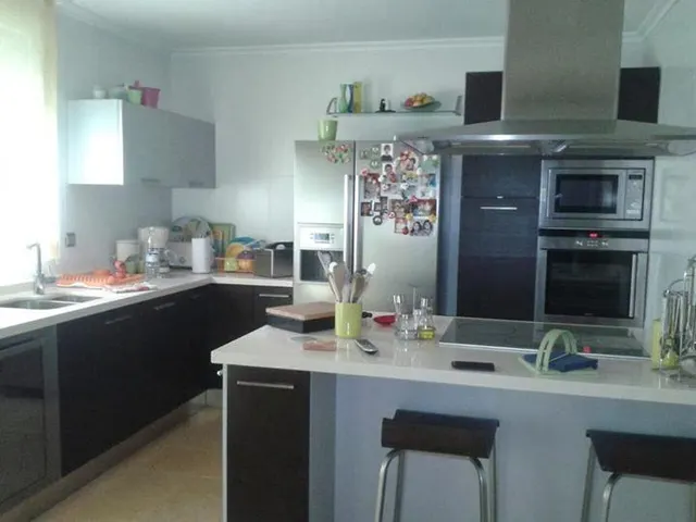 SE VENDE ADOSADO CON PISCINA EN LA GINETA. — 28