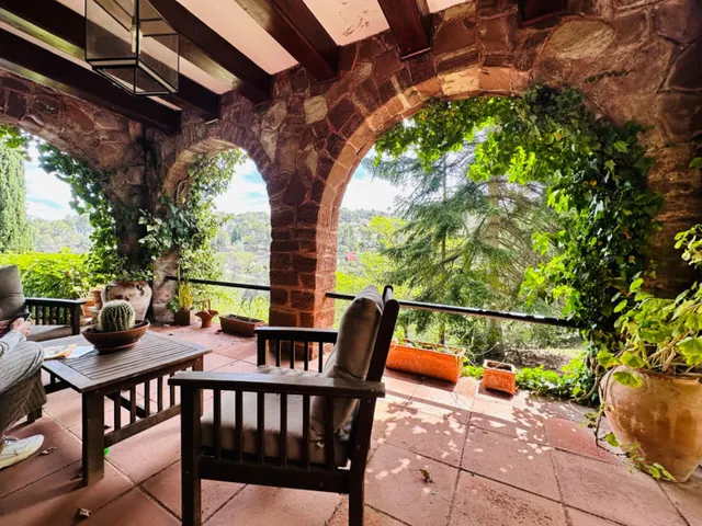 EXCLUSIVA CASA UNIFAMILIAR EN CASTELLVÍ DE ROSANES - GRAN PA