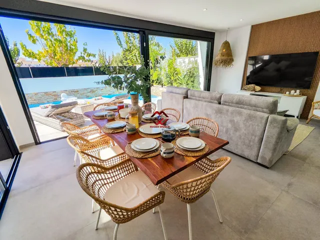 Villa de lujo de 220 m2 con piscina climatizada y jacuzzi en