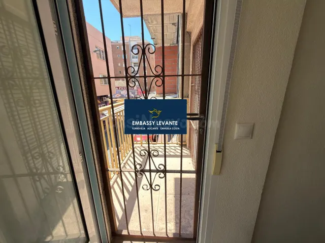 VENTA de DOS LOCALES en ZONA PREMIUM de OCIO  + vivienda de tres dormitorios  ZONA CENTRO PASEO MARITIMO — 4
