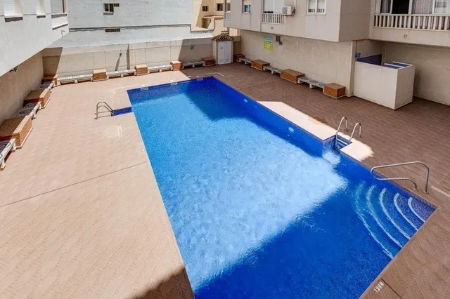 Apartamento de 2 dormitorios a 50 metros del mar en Acequión, Torrevieja — 18