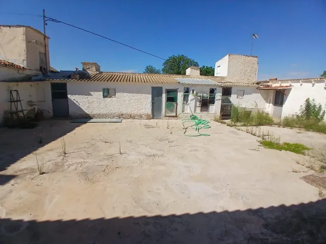 VENTA DE TERRENO CON VARIAS construcciones - foto 5