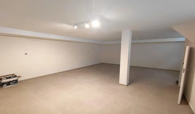 ALTO STANDING - Se vende bonita y amplia VILLA CON SOTANO Y PISCINA PRIVADA, 300 metros de parcela.- — 3
