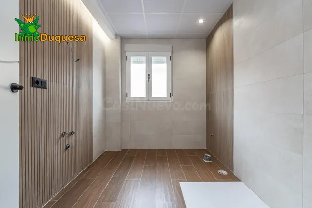 Casa con dimensiones de CHALET en Alfacar, 7 dorm. REFORMA RECIENTE (Sin terminar). — 40