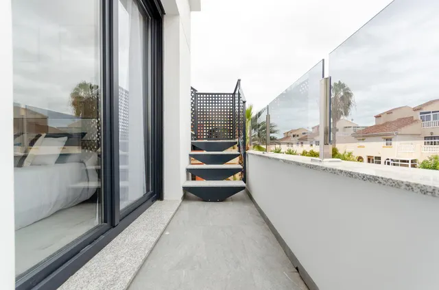 VILLA DE NUEVA CONSTRUCCIÓN DE 3 DORMITORIOS EN TORREVIEJA — 29