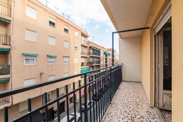 Piso de 4 habitaciones con ascensor en Altabix - Elche — 19