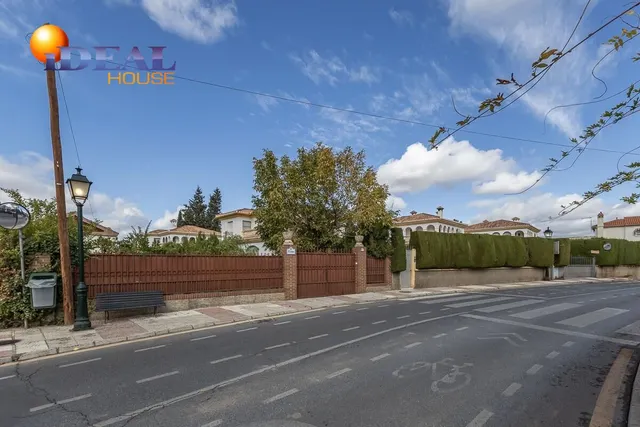 Gran casa con parcela y piscina en Cájar — 37