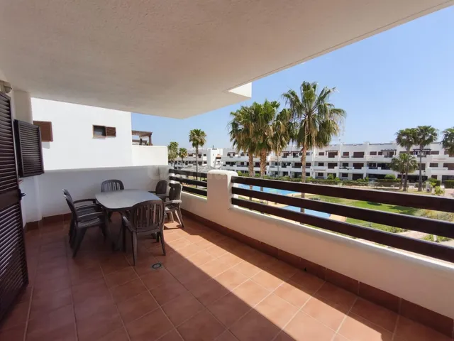Amplio apartamento de 3 dormitorios a 600 metros de la playa y servicios — 19