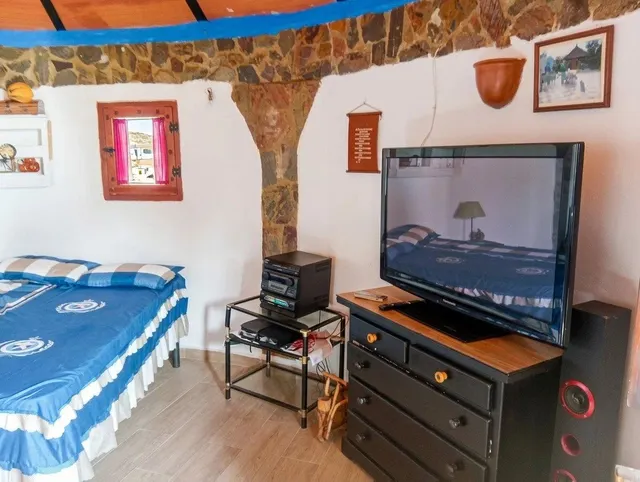 Chalet con piscina, bungalow y 2.500 m2 de parcela en Urbanización La Rocilla — 37