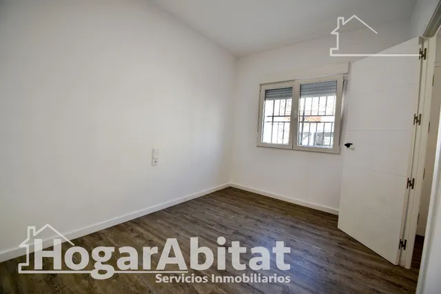 AMPLIA Y BONITA CASA REFORMADA CON 2 TERRAZAS — 33
