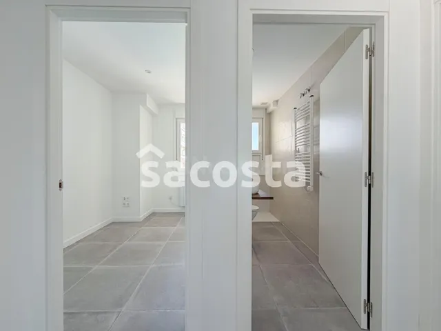 Amplio piso con  terraza, ideal como inversión o vivienda — 4