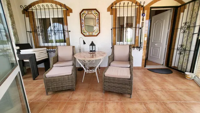 Chalet esquina de 3 Dormitorios y 3 Baños en parcela grande arreglada de 600m2 con piscina y garaje privado — 30