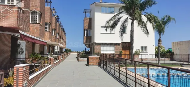 Adosado en venta en Bellreguard con piscina, 3 terrazas y do - foto 3