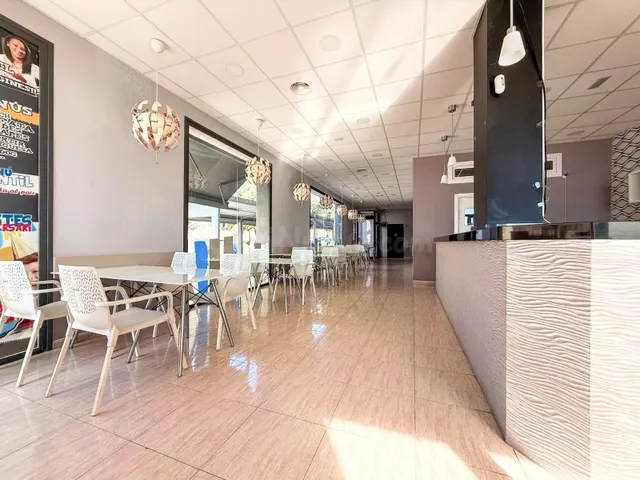 LOCAL COMERCIAL LISTO PARA ABRIR CON PARQUE INFANTIL Y TERRA - foto 3