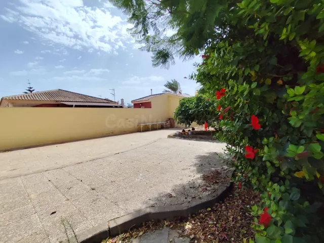Espectacular villa con piscina y amplios jardines en los urrutias — 31