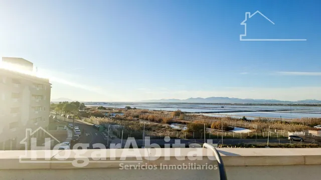 ÁTICO REFOMADO CON TERRAZA, PISCINA Y PARKING CERCA DE LA PL