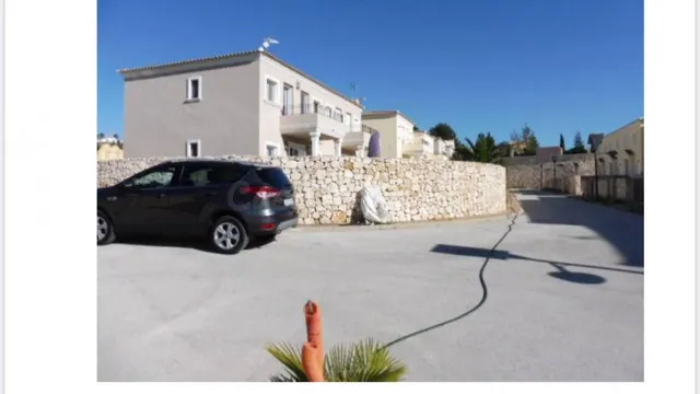 Se venden 62 parcelas urbanas, con 18 villas independiente h