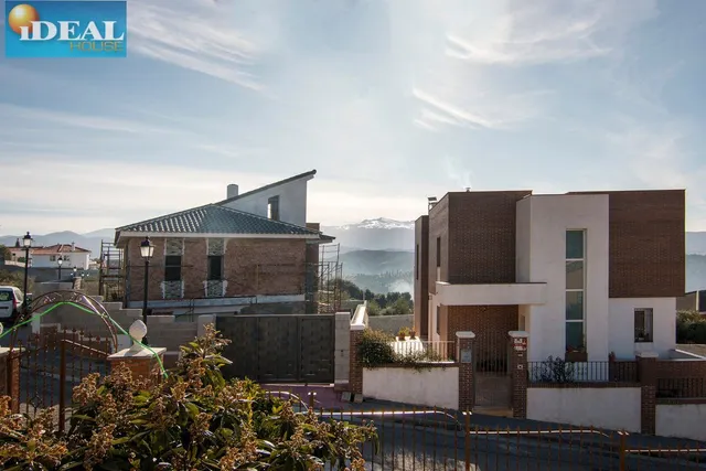 A6515D7. Huétor Santillan. www.idealhouse.es — 43