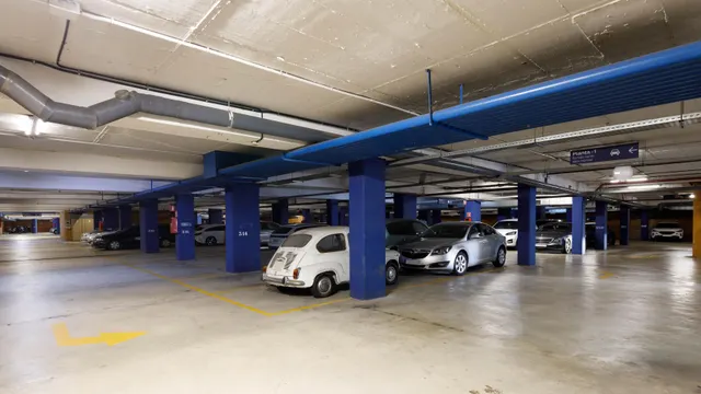 Parking 12m² en alquiler - Zona Franca — 15