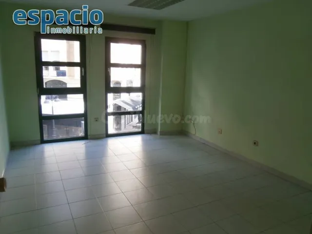 SE VENDE O ALQUILA OFICINA EN EL CENTRO DE PONFERRADA — 4
