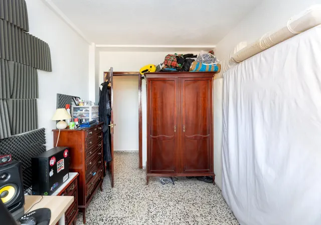 En Venta Piso de 4 dormitorios con ascensor, ideal para reformar a tu gusto. — 9