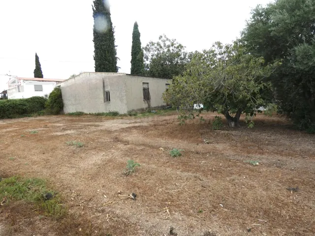 +Oportunidad Única: Casa para Reformar en Entorno Rural y Ec