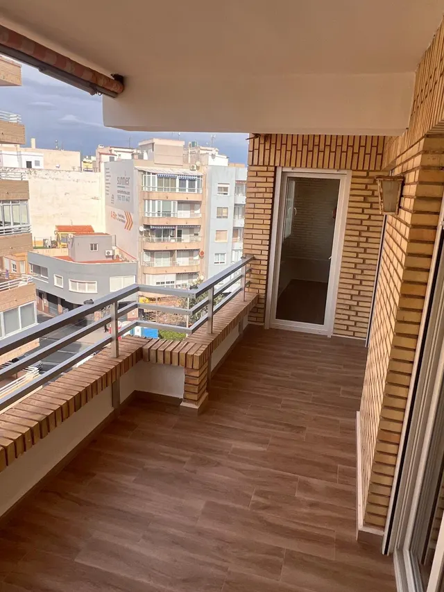 JUNTO AL PUERTO, REFORMADO Y CON VISTAS AL MAR — 18