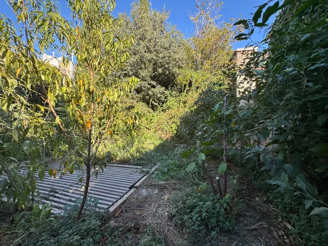 Nave en zona urbana con 264 m2 y con jardín de 114 m2 orientado al sur, garaje y gran potencial como estudio profesional. — 37