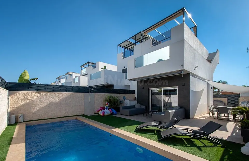 Casa adosada con piscina privada en Ciudad Quesada