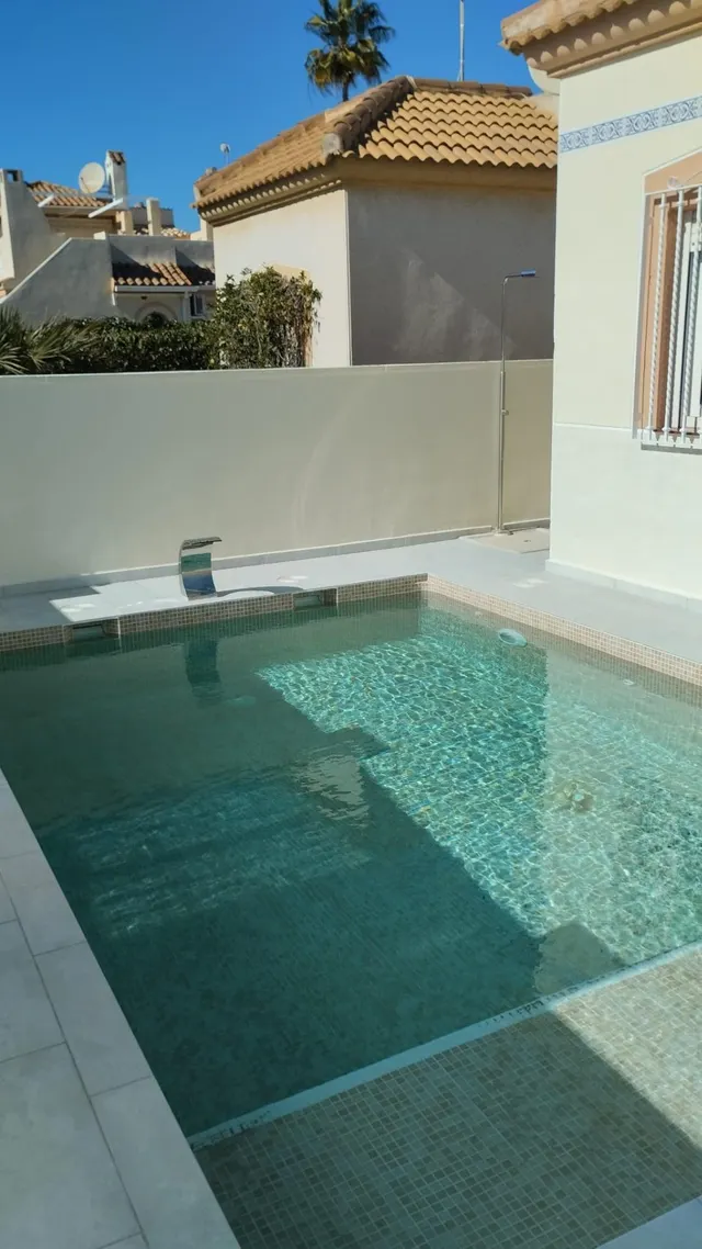 GRAN CHALET EN TORREVIEJA: 2 HAB, 1 BAÑO — 9