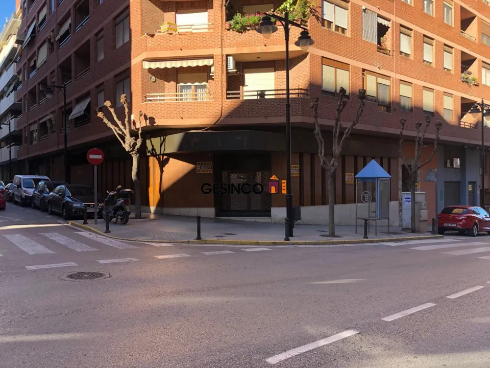 GRAN LOCAL COMERCIAL EN VENTA EN ONTINYENT - BUENA UBICACIÓN