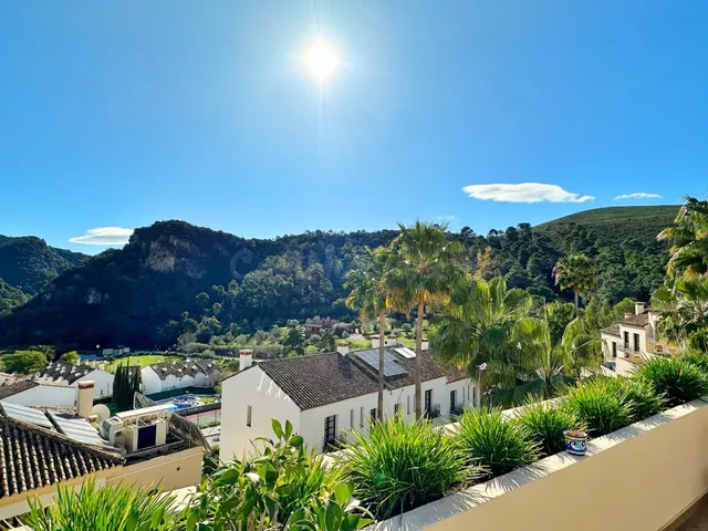 MAGNIFICENT FULLY RENOVATED TOWNHOUSE in the beautiful Benah