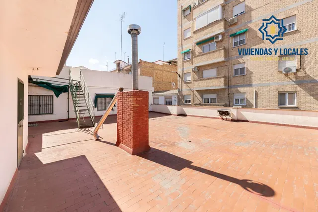 Local + vivienda en Avda. Cadiz — 28