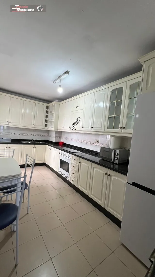 Amplio y Luminoso Piso en Nueva Andalucía, Almería - €290.00