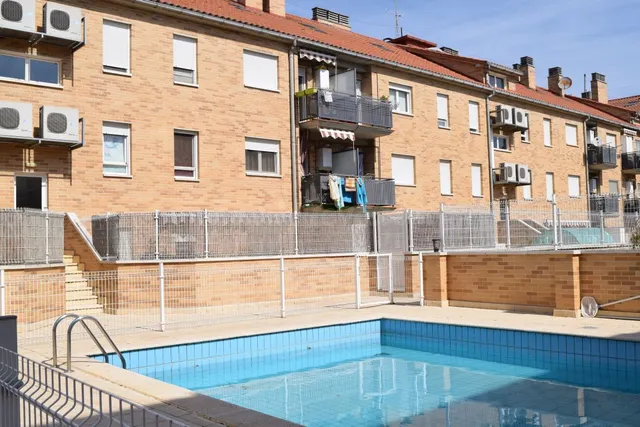 En Utebo. Amueblado, con Garaje, Piscina y un precio asequib