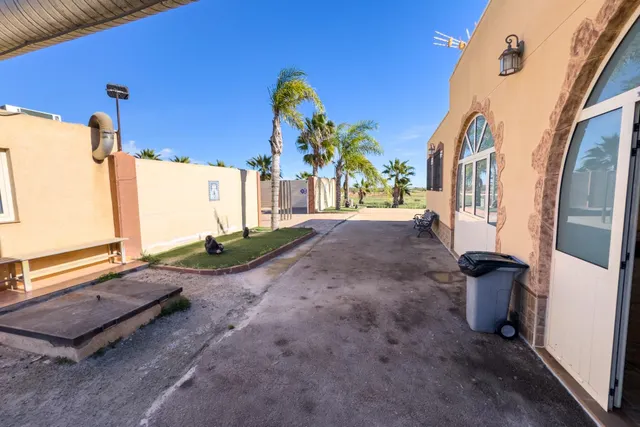 Espectacular finca rústica vallada con viviendas, salón de eventos y piscina en Fuente Álamo — 34