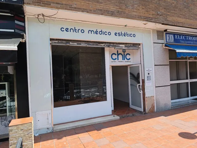 EN EXCLUSIVA LOCAL EN VENTA EN AVENIDA MOLIERE, MALAGA — 24