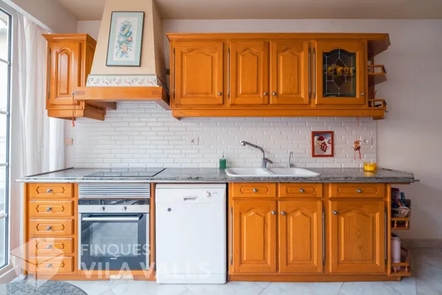 Casa con garaje para 5 coches, 2 terrazas y amplios espacios familiares — 16