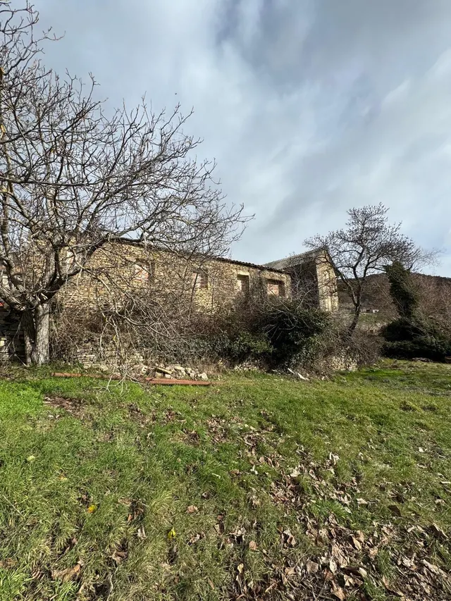 Casa tradicional de piedra para rehabilitar en lerés — 30