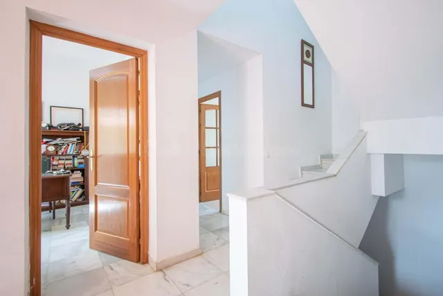 Chalet independiente con gran parcela en la exclusiva urbani - foto 3