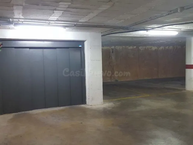 Plaza de parking en la zona de la Rambla Generalitat — 2