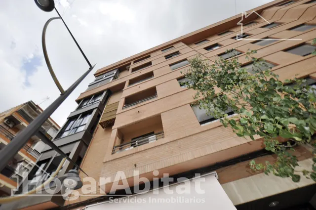¡EN EL CENTRO! DÚPLEX LUMINOSO PARA REFORMAR CON DOS BALCONES — 40