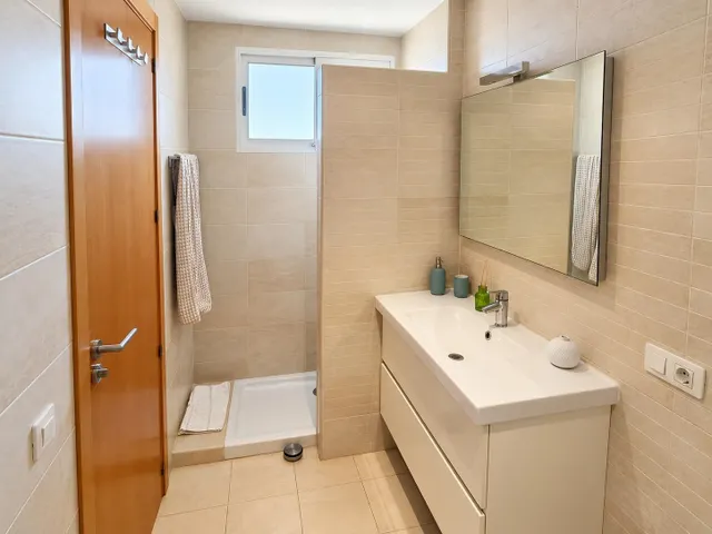 Ref- 08700 Salico presenta Adosado de 4 dormitorios con 80 m2 de terrazas y garaje en  Almazora centro — 36
