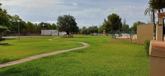 ADOSADO DE 3 habitaciones CON PARKING Y GRAN PISCINA COMUNITARIA CON JARDINES. — 44